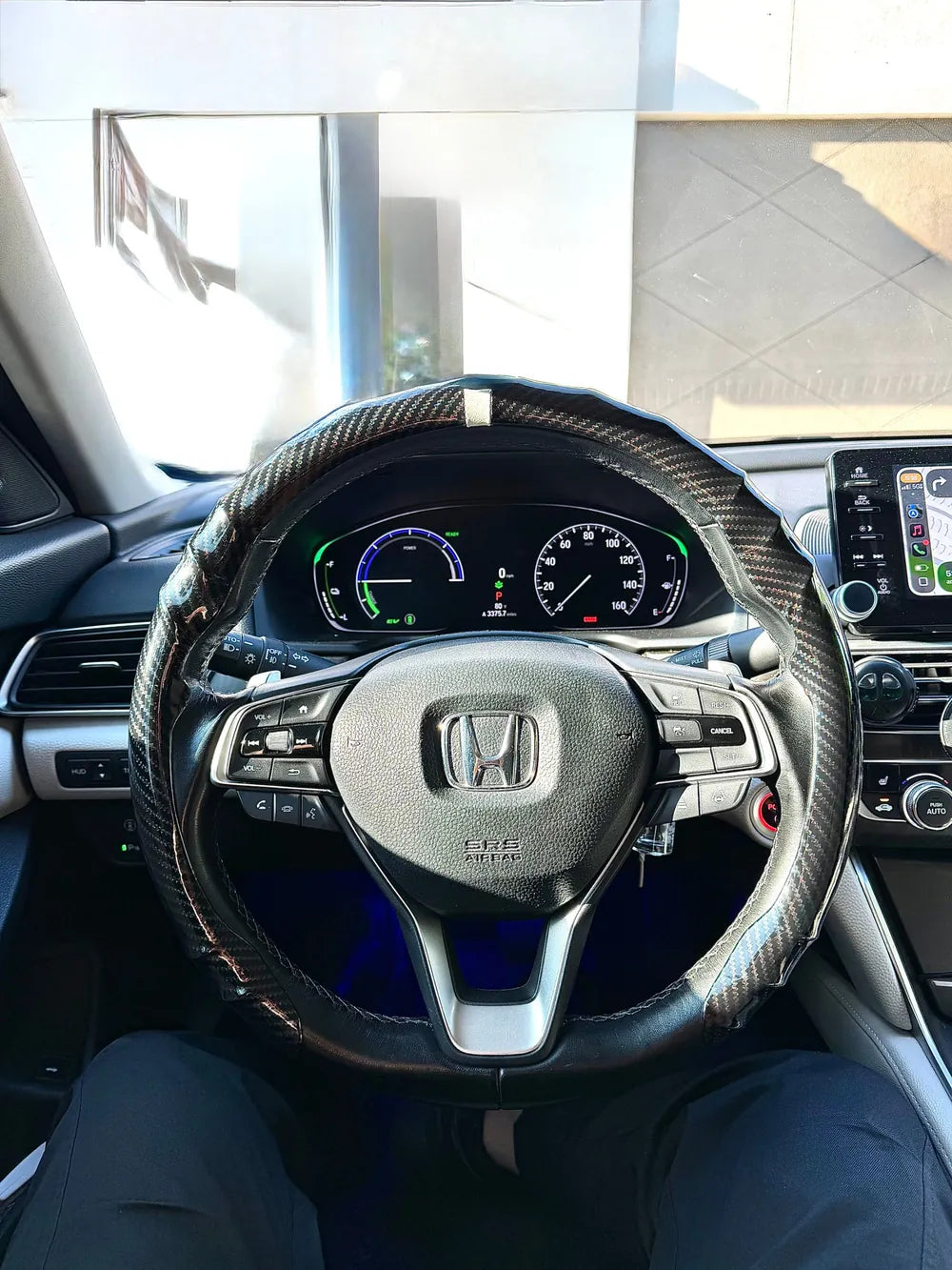 Carbon White cover seen from the driver's seat